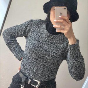 Dark grey sweater 🖤 perfect for fall 🍁🍁